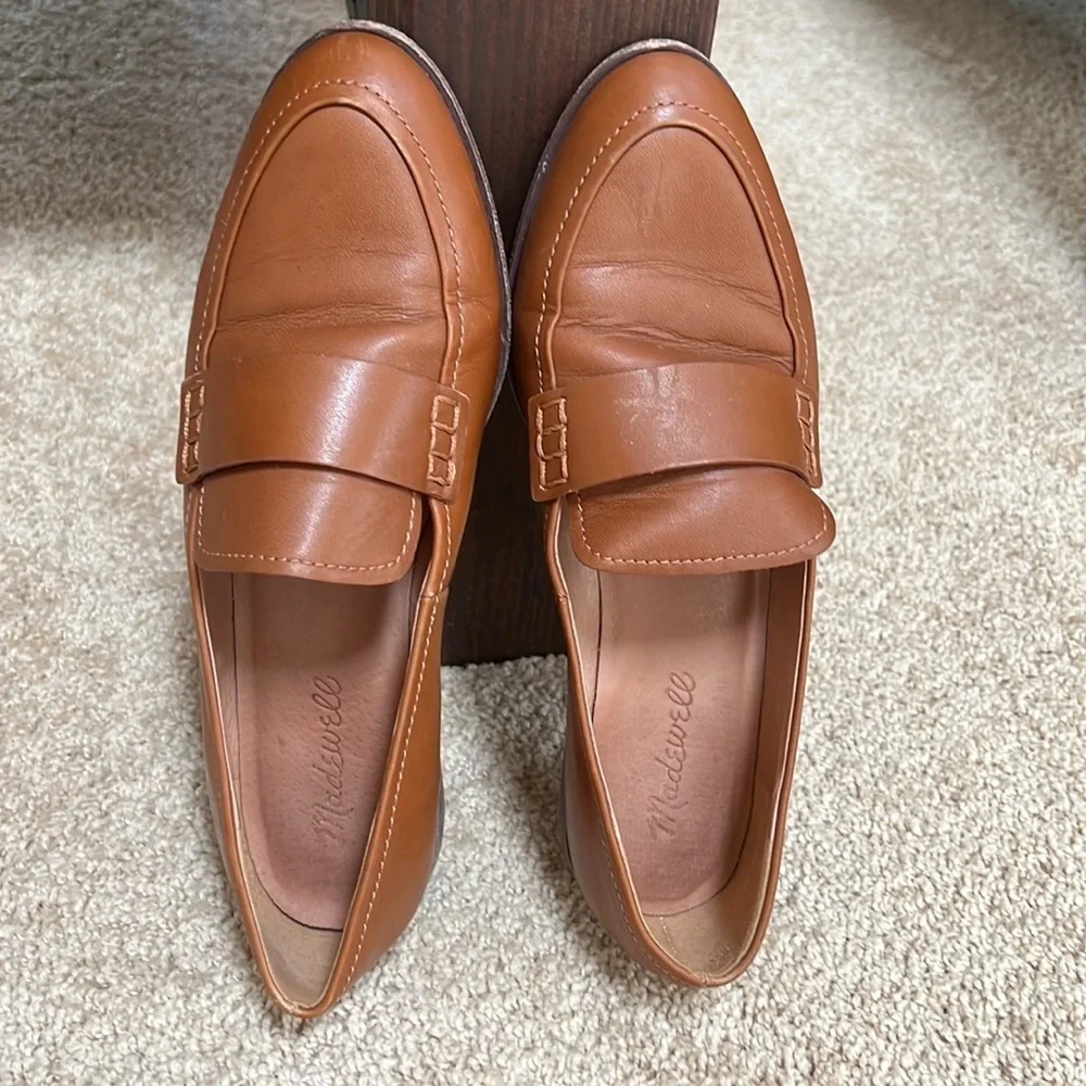 Madewell SZ 7, brown leather loafers .